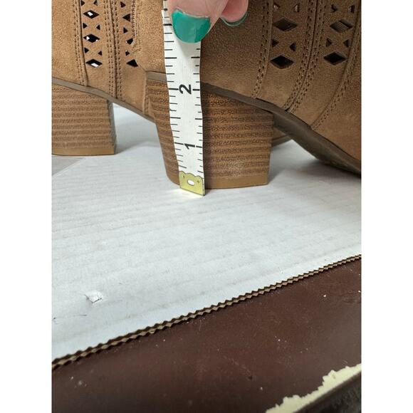 Indigo Rd. Women's Ankle Booties tan / brown with heel size 6.5 - Picture 3 of 14